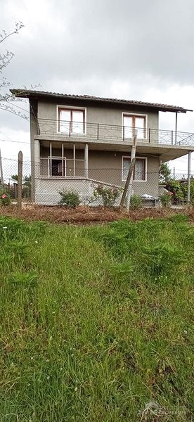 Продается дом недалеко от города Бургас