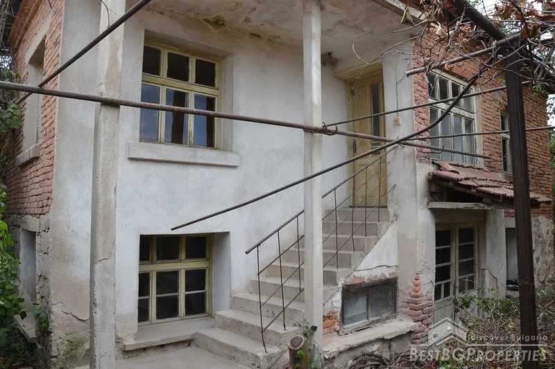 Дом требующий ремонта на продажу в вблизи Карлово