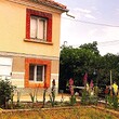 Продается дом с большим двором недалеко от Ямбола