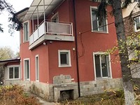 Дом с гаражом на продажу в Софии
