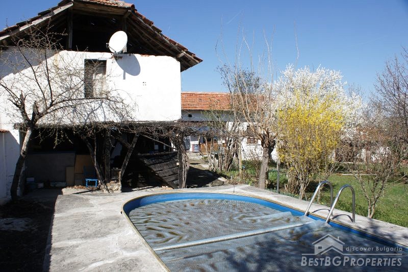 House with a swimming pool for sale in the town of Yablanitsa