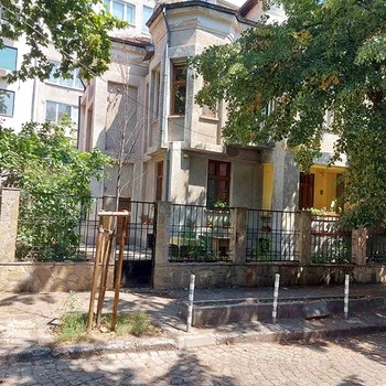 Продается огромный дом в центре Софии