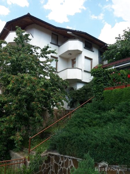 Продается огромный дом, расположенный рядом с сосновым лесом в Смоляне