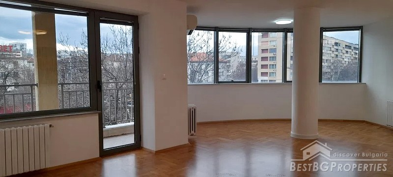 Огромная светлая квартира на продажу в Софии