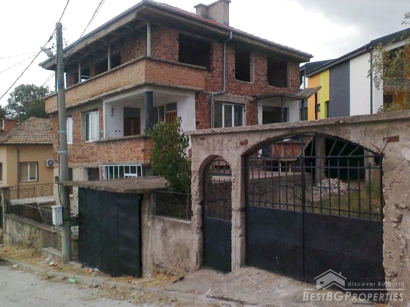 Незаконченный дом на продажу в Сопоте