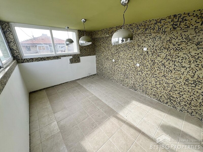 Продается просторная квартира с видом на море в Поморие