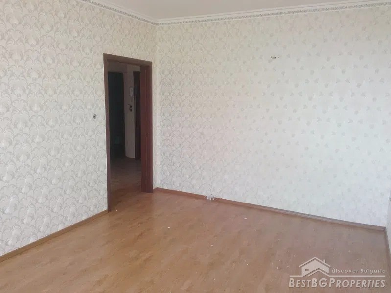 Большая светлая и теплая квартира для продажи в г. Стара Загора