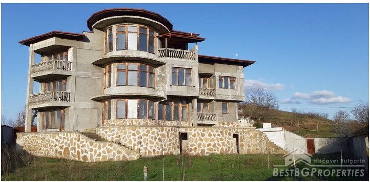 Продажа большого дома недалеко от Бургаса и моря