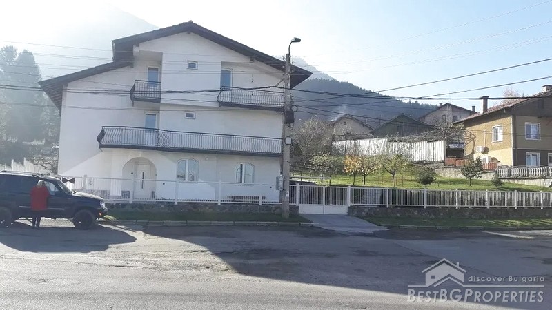 Продается большой дом недалеко от Дупницы