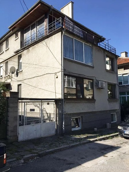 Большой дом на продажу в городе Варна