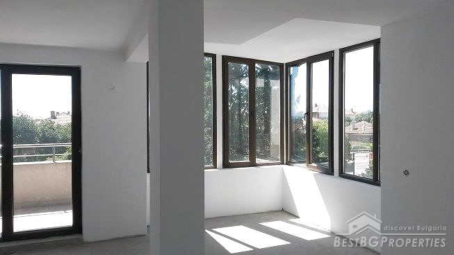 Большая новая квартира на продажу в Бургасе