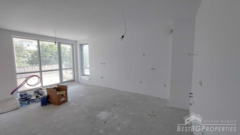 Продается большая новая квартира в Бургасе