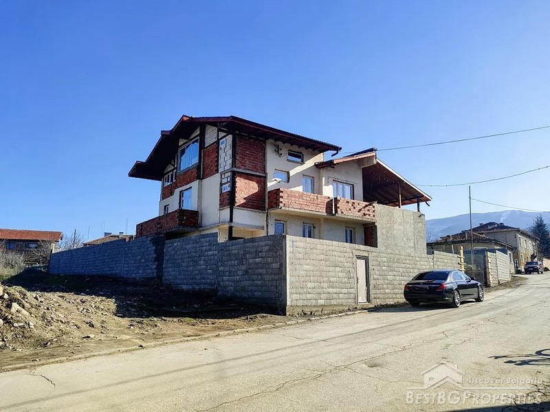Продается большой новый дом недалеко от Пазарджика
