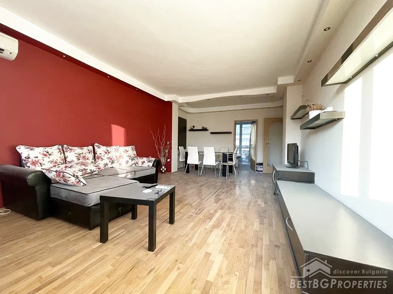Продажа большой отремонтированной квартиры в Софии
