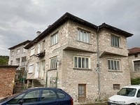 Большой каменный дом на продажу в горах Родопы