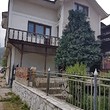 Прекрасный трехэтажный дом на продажу в горах недалеко от Боровца