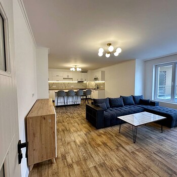 Продается роскошная меблированная квартира в Бургасе