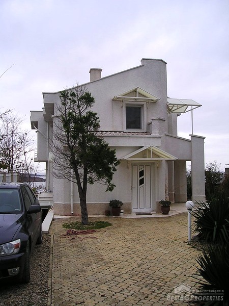 Роскошный дом на продажу в Черноморце