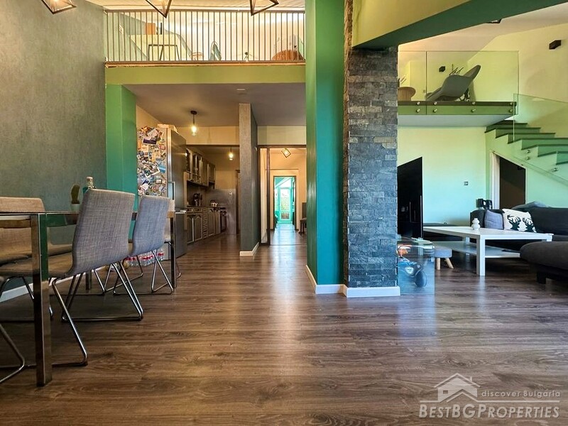 Роскошная двухуровневая квартира на продажу в Софии