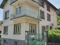 Дома в Троян