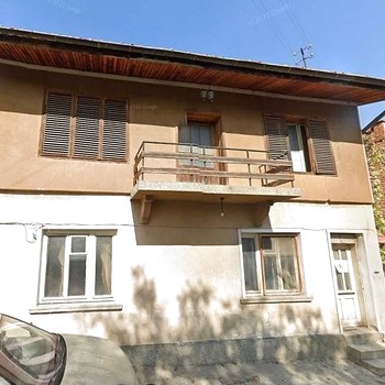 Дома в Троян