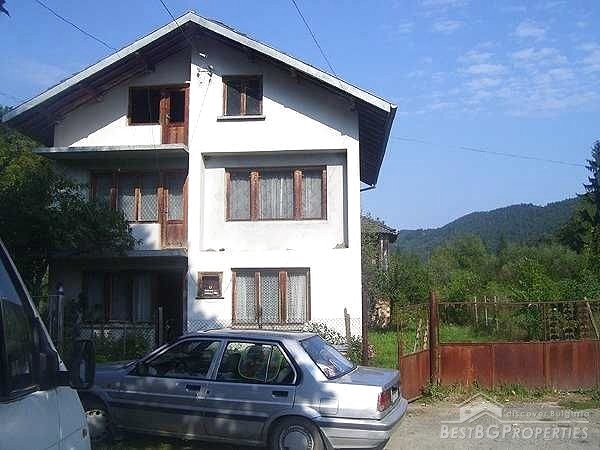 Продается симпатичный дом в городе Априлци