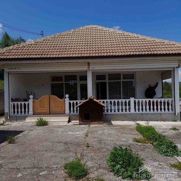 Продается новый дом недалеко от озера в Пернишком округе