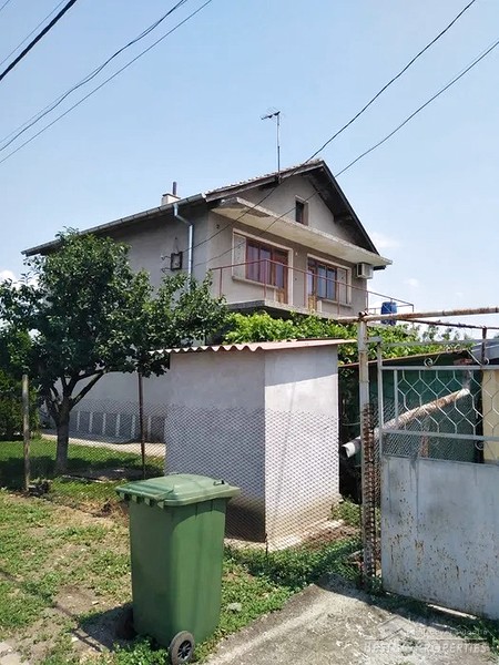 Продается хороший дом в городе Раднево
