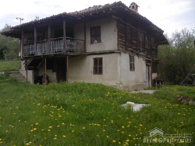 Старый дом на продажу в городе Елена