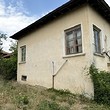 Старый дом на продажу недалеко от Кюстендила