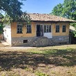 Старый дом на продажу недалеко от Варны