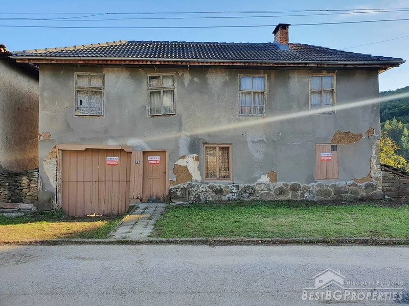 Продается старый дом в горах недалеко от Трояна