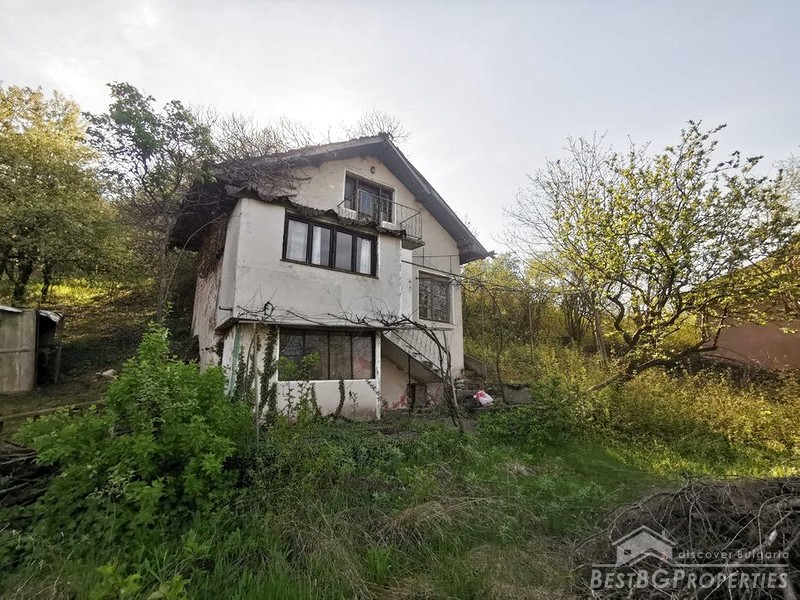 Старый дом на продажу недалеко от Врацы