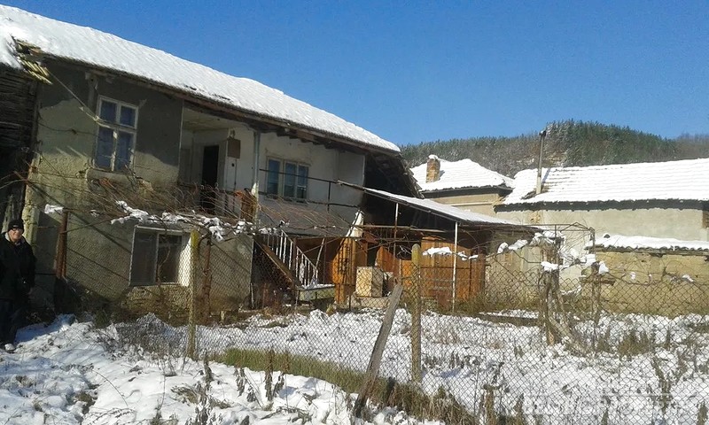 Старая сельская недвижимость на продажу недалеко от Попово