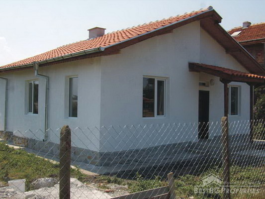 Довольно Совершенно новый Дом на расстоянии в 20 км Из Бургаса