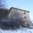 Земельный участок со старым домом для продажи недалеко от Пампорово