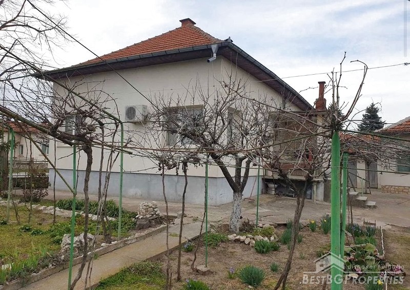 Продается отремонтированный дом в городе Козлодуй