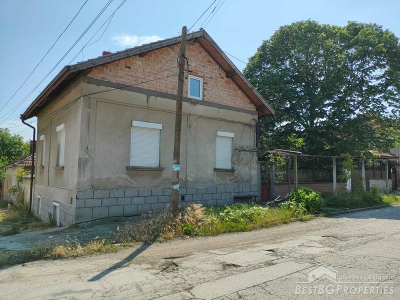 Отремонтированный дом на продажу недалеко от Плевена