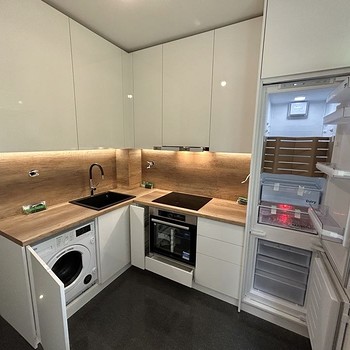 Отремонтированная просторная квартира на продажу в городе София