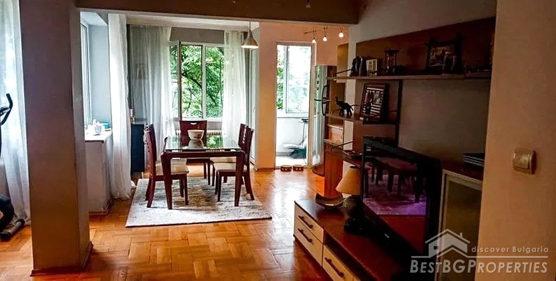 Отремонтированная трехкомнатная квартира в Софии