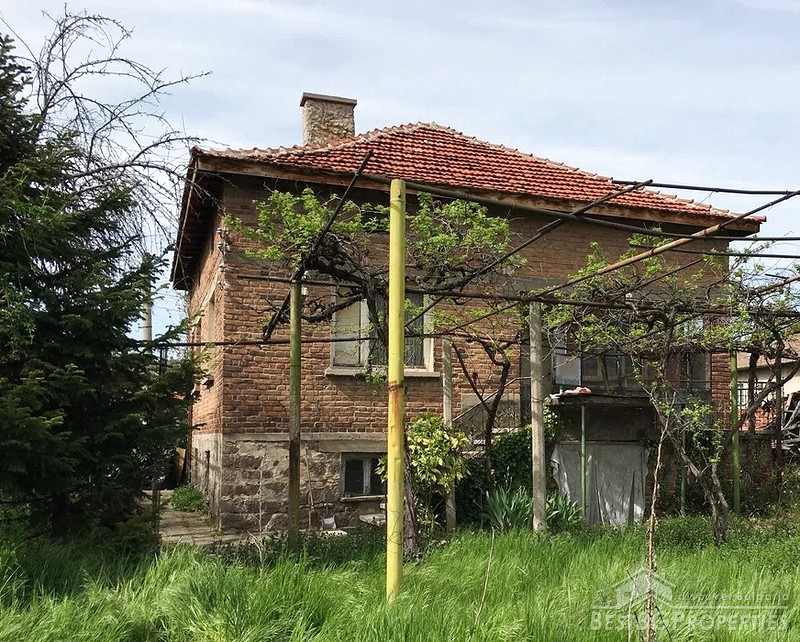 Сельский дом в продаже недалеко от Брацигово