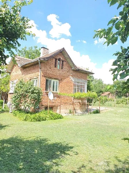 Сельский дом на продажу недалеко от г. Бяла Слатина