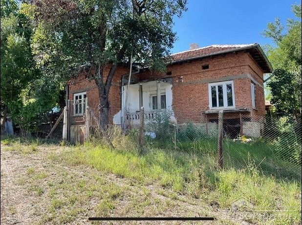 Сельский дом на продажу недалеко от Видина