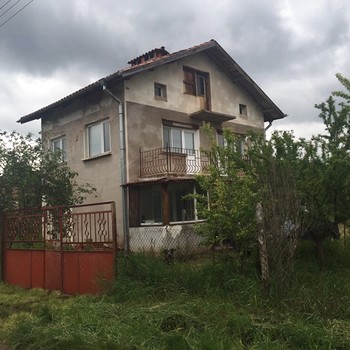 Дома в Годеч