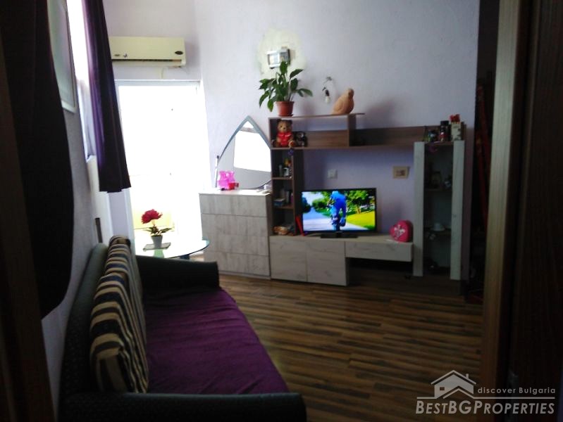 Небольшая двухкомнатная квартира на продажу в Бургасе