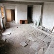 Продается просторный дом под ремонт недалеко от Шумена
