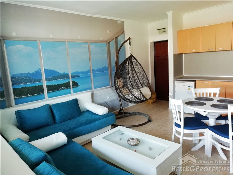 Стильно меблированная двухкомнатная квартира всего в 80 м от пляжа