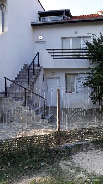 Продается трехэтажный дом в Ахтополе