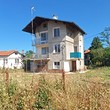 Продается трехэтажный дом с большим двором недалеко от Перника