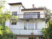 Продается трехэтажное здание в городе Средец